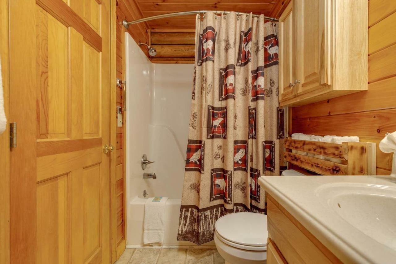 Вилла Log Cabin! 1Mile From The Action! Private Lane! Hot Tub! Pool Table! Пиджен-Фордж Экстерьер фото